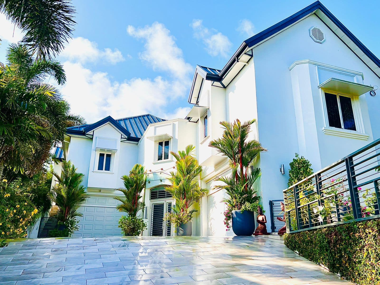 Majestic Modern Mansion For Sale – Palmiste Drive, Lazzari Lands Phillipine, Palmiste