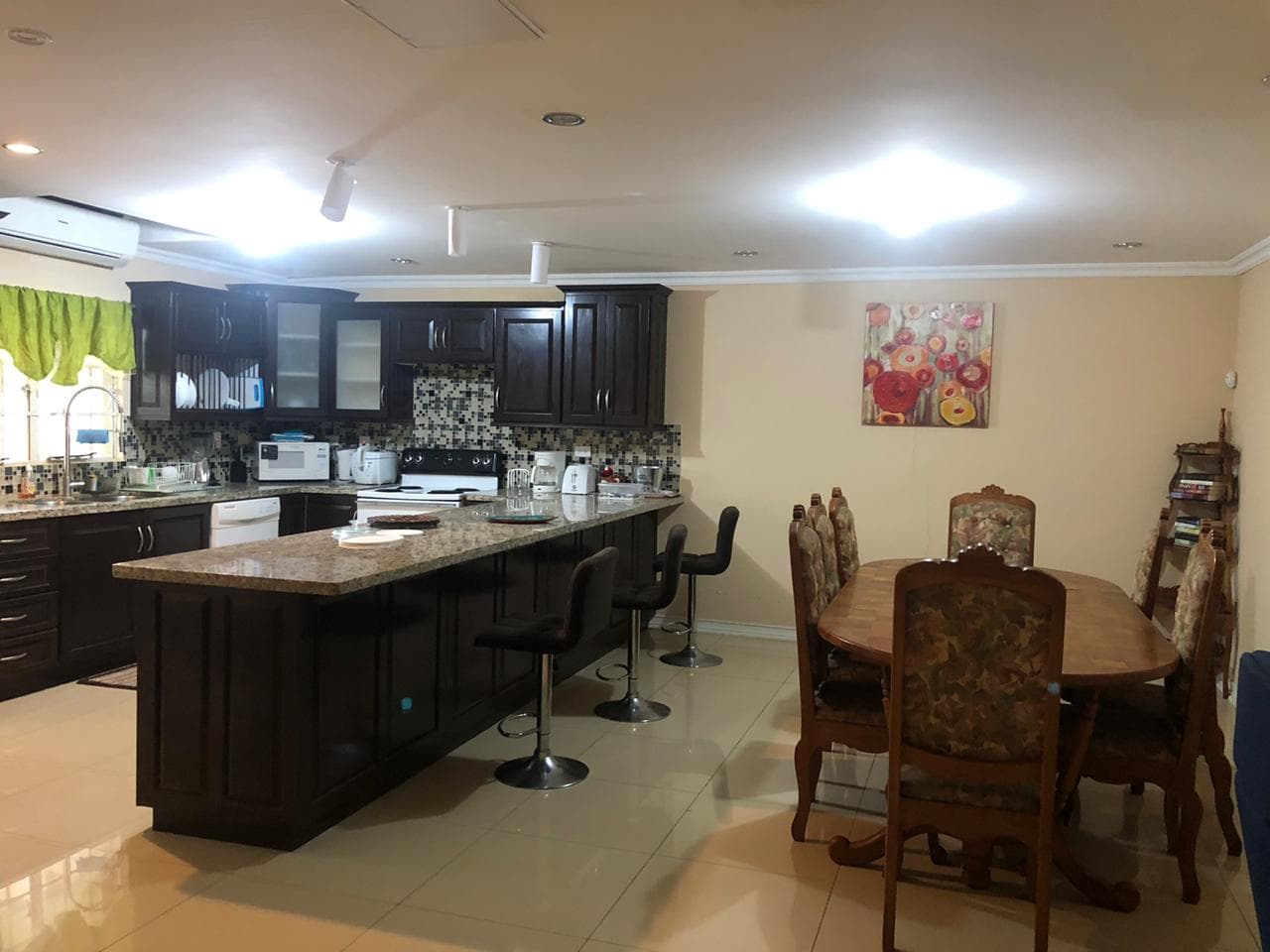 Arjoonsingh Drive Townhouse, La Romain