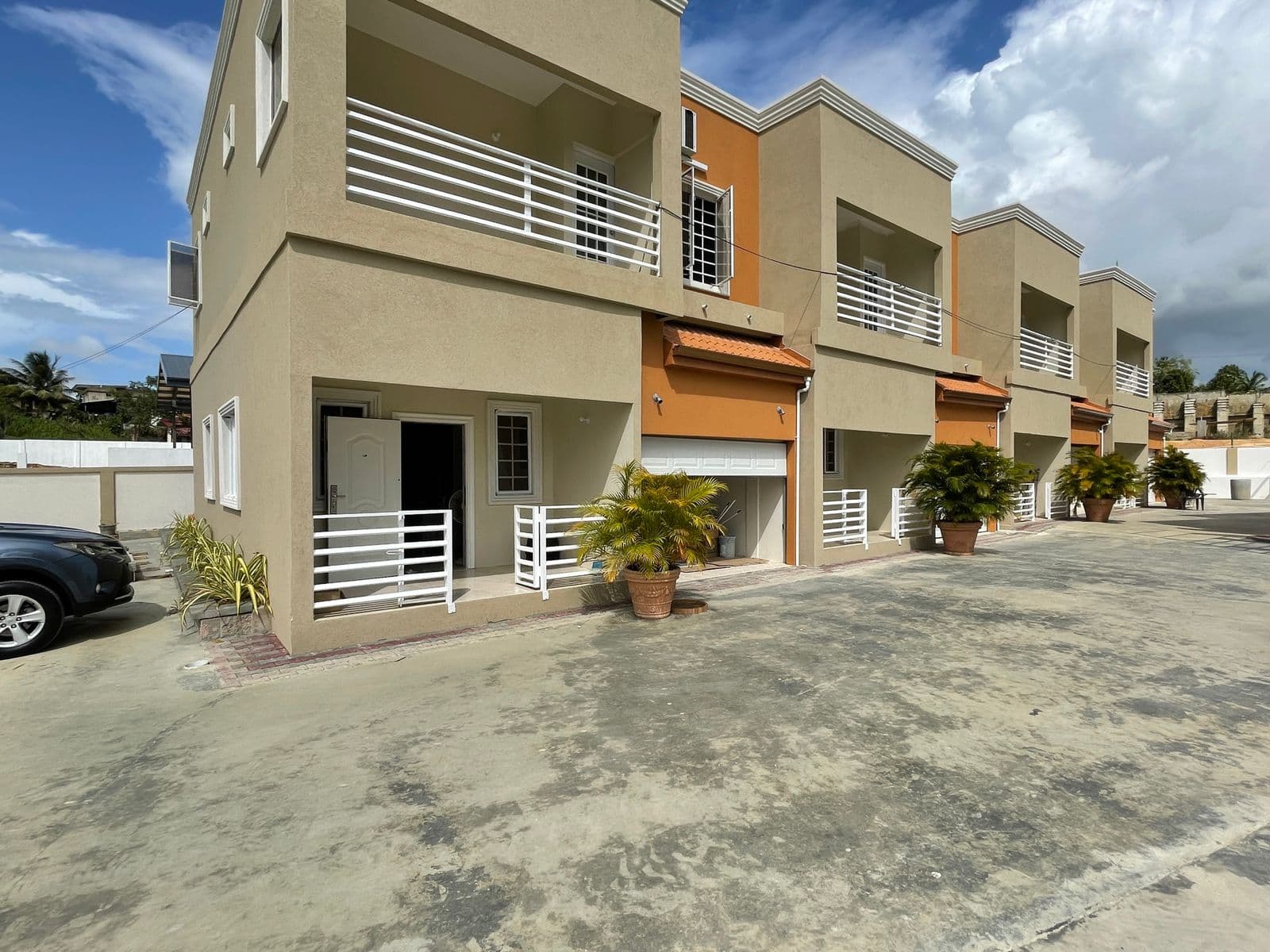 Newly Built Modern 2-Story Townhouse in Preysal, Preysal