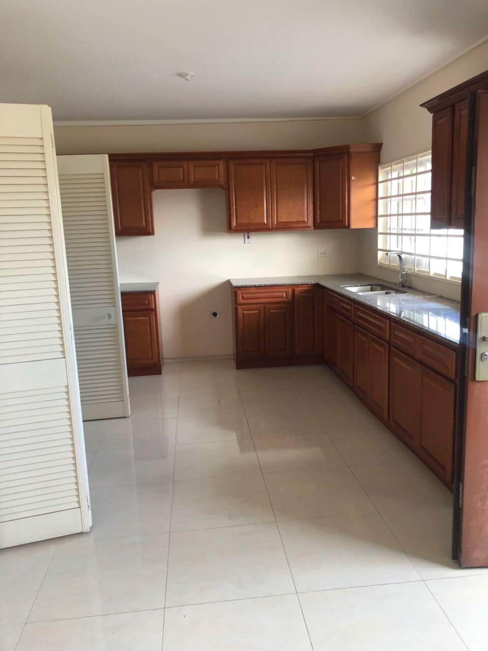 Apartment for rent Arjoonsingh Dr. La Romain, La Romain